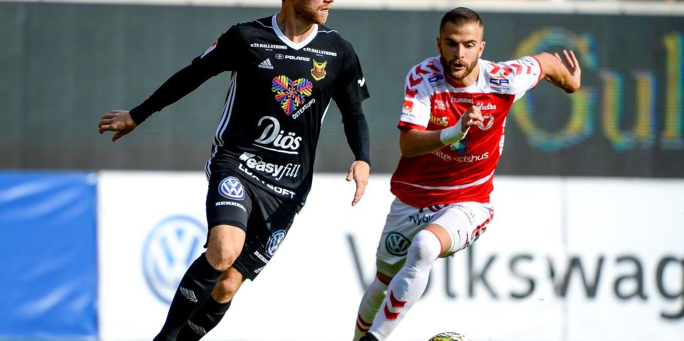 Östersunds Dennis Widgren (till vänster) öppnar för spel i det norska fotbollslandslaget. Arkivbild.