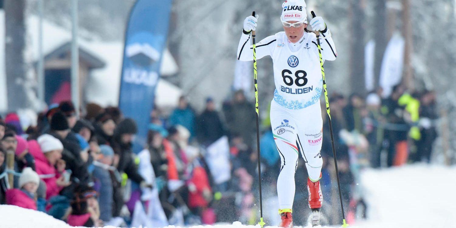 Charlotte Kalla var helt överlägsen när hon tog sin andra seger under skidpremiären i Gällivare.