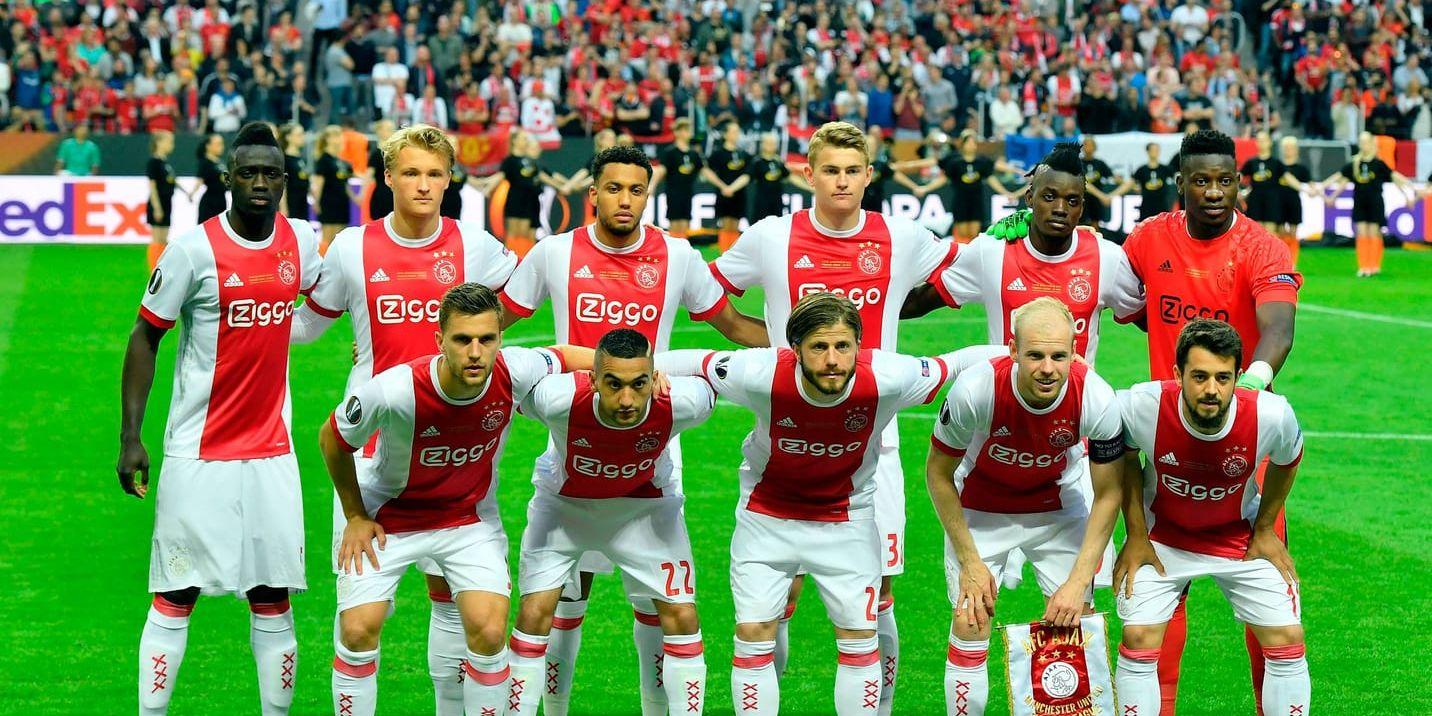 Ajax startelva poserar inför Europa League-finalen i Stockholm (Abdelhak Nouri inte på bild).